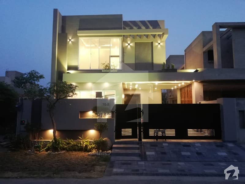 10 MARLA DESIGNER HOUSE FOR SALE IN PHASE 8 AIR  AVENUE