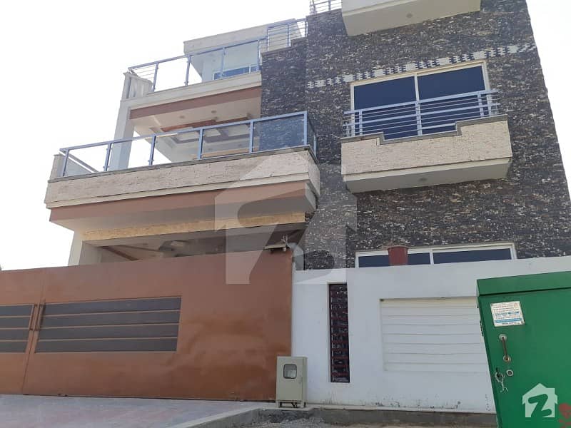 فیصل ٹاؤن - ایف ۔ 18 اسلام آباد میں 4 کمروں کا 7 مرلہ مکان 1.65 کروڑ میں برائے فروخت۔