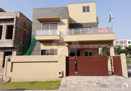 Here Is A Good Opportunity To Live In A Well-Built House Here Is A Good Opportunity To Live In A Well-Built House