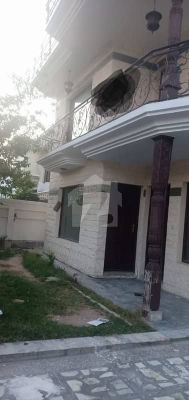 F-11 500 Sq Yards 6 Bed Room House For Sale F-11 500 Sq Yards 6 Bed Room House For Sale