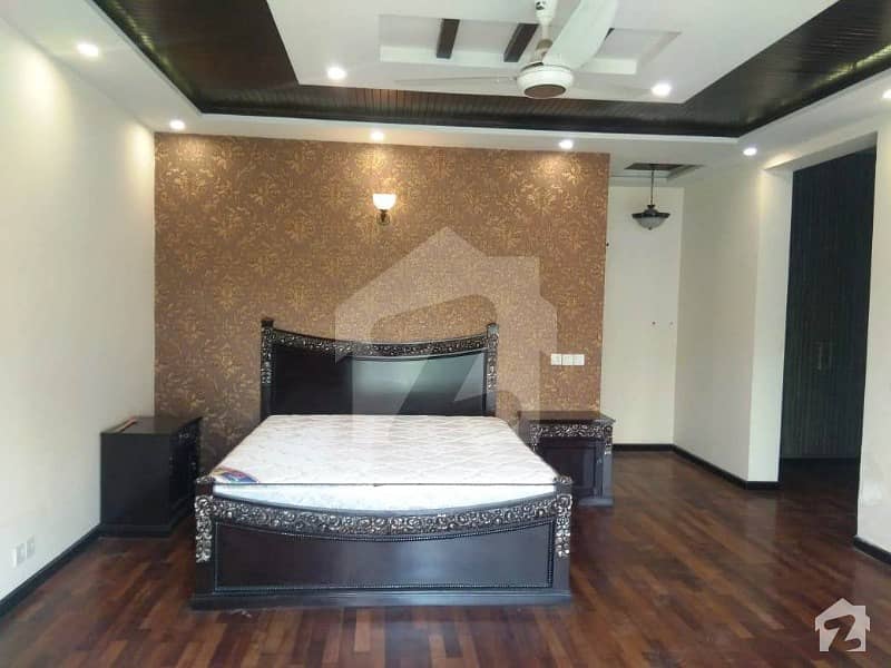 ڈی ایچ اے فیز 6 ڈیفنس (ڈی ایچ اے) لاہور میں 6 کمروں کا 2 کنال مکان 3.25 لاکھ میں کرایہ پر دستیاب ہے۔