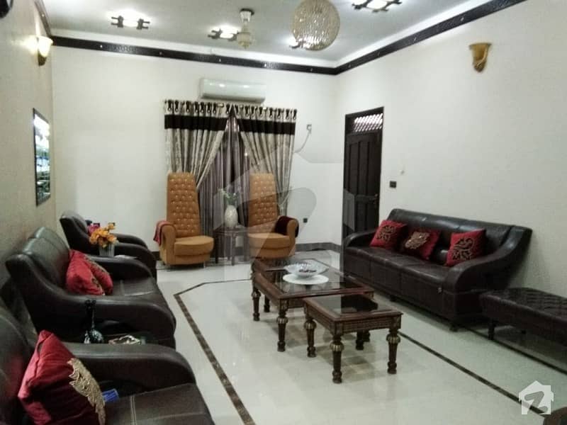House Ground+1 Excellent Condition Like New VIP Location Main Siddiqui Market 11b North Karachi