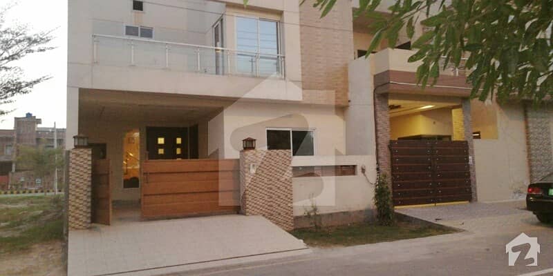 ضیا ٹاؤن چک 208 روڈ فیصل آباد میں 4 کمروں کا 8 مرلہ مکان 40 ہزار میں کرایہ پر دستیاب ہے۔