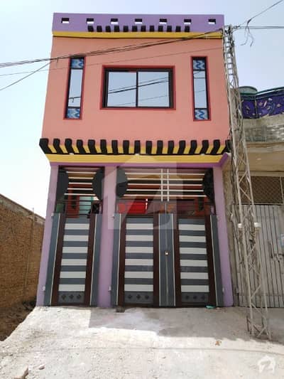 ٹمبر مارکیٹ ملتان روڈ ڈیرہ غازی خان میں 4 کمروں کا 3 مرلہ مکان 35 لاکھ میں برائے فروخت۔