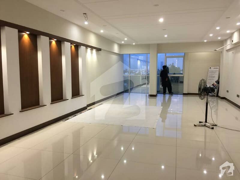 1020 Square Feet Brand New Office Available For Rent Phase 6 - Small Nishat Commercial