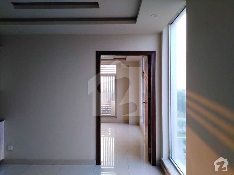 بحریہ ٹاؤن سیکٹر ای بحریہ ٹاؤن لاہور میں 1 کمرے کا 2 مرلہ فلیٹ 44 لاکھ میں برائے فروخت۔