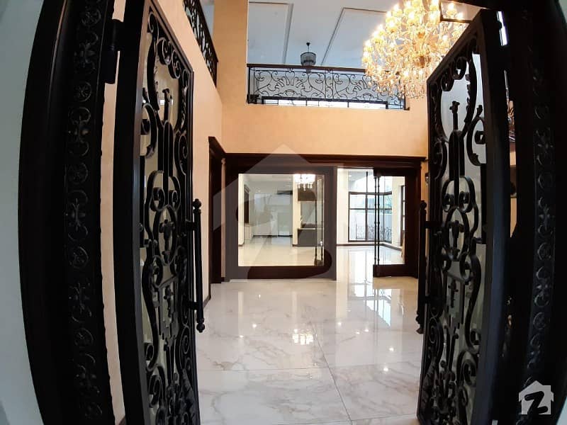 1 Kanal Facing Park Corner Luxurious Bungalow For Sale 1 Kanal Facing Park Corner Luxurious Bungalow For Sale