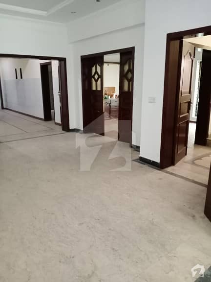 گلبرگ 3 - بلاک کے گلبرگ 3 گلبرگ لاہور میں 7 کمروں کا 10 مرلہ مکان 1 لاکھ میں کرایہ پر دستیاب ہے۔