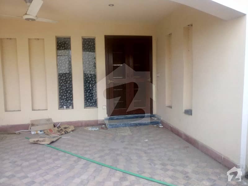 10 Marla Lower Portion For Rent In Oversease B Block Bahria Town Lahore