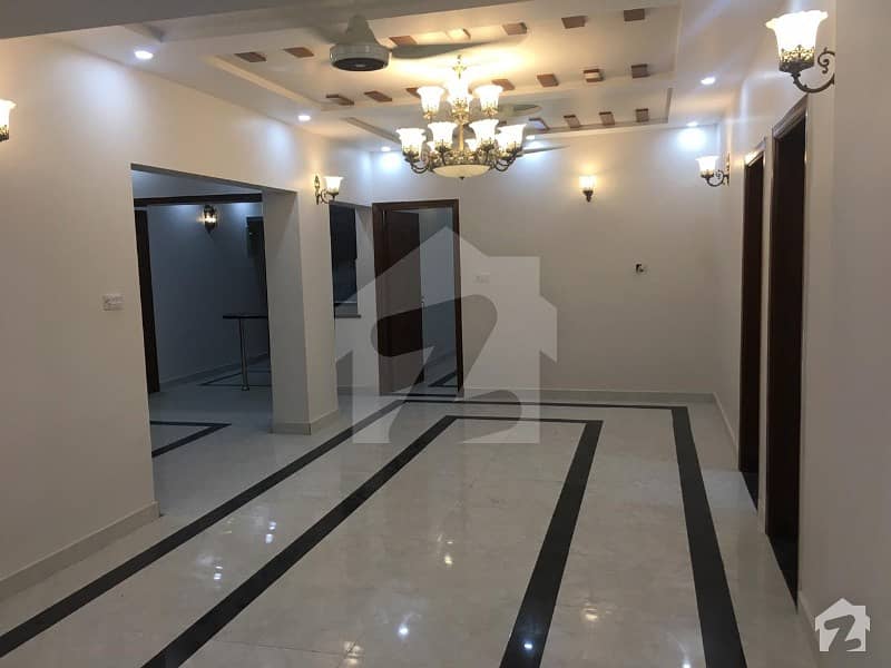 03 Beds Drawing Dinning Parking Flat For Rent
