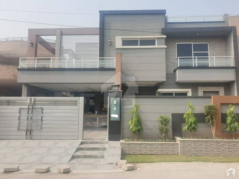 1 Kanal Brand New House Ultra Modern  Very Hot Location Solid Construction Direct Owner