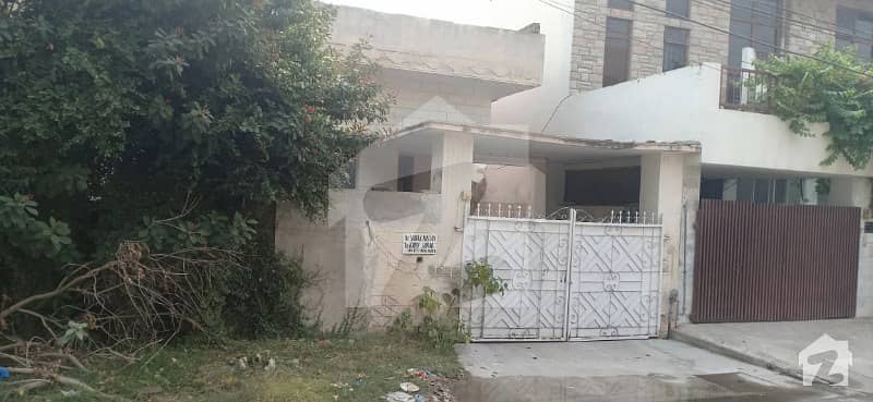 گارڈن ٹاؤن - اتاترک بلاک گارڈن ٹاؤن لاہور میں 2 کمروں کا 10 مرلہ مکان 1.95 کروڑ میں برائے فروخت۔