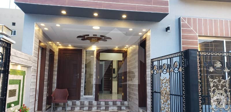 BAHRIA town Lahore 5 marla brand new luxurious house for Rent in very low price good location near to park and school