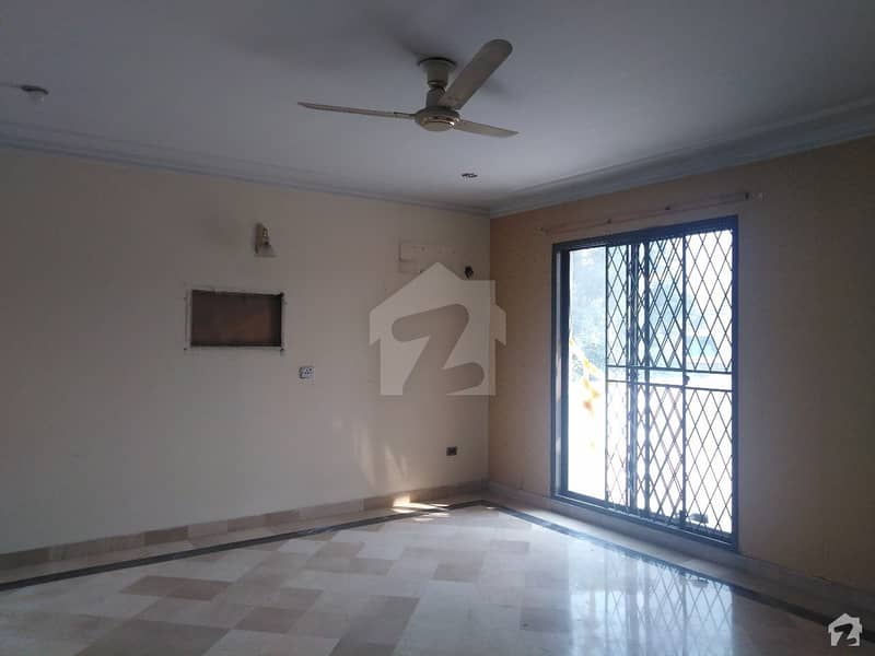 1 Kanal Well Maintained House Is Available For Sale