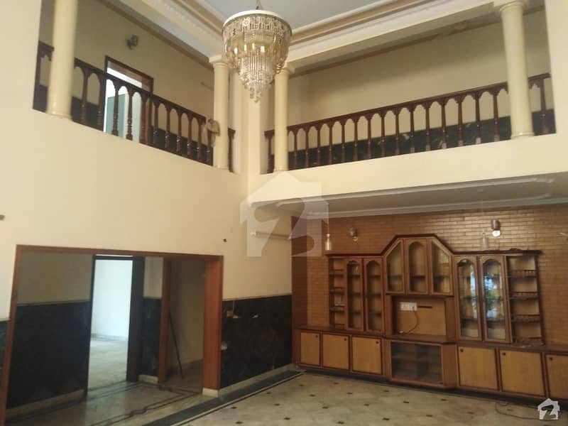 ماڈل ٹاؤن لاہور میں 5 کمروں کا 1 کنال مکان 5.5 کروڑ میں برائے فروخت۔