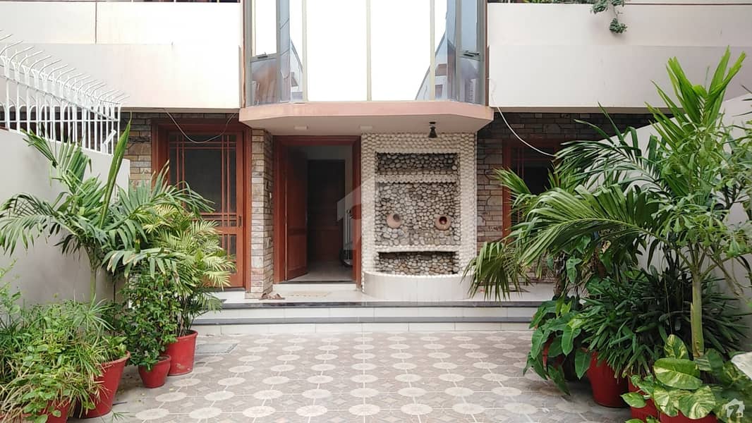 Rear Portion 1600 Sqfts 1st floor with roof terrace 3bedd Block 7