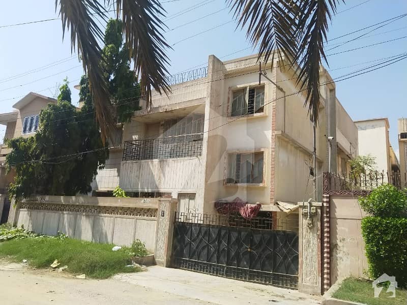 ناظم آباد کراچی میں 5 کمروں کا 17 مرلہ مکان 4.6 کروڑ میں برائے فروخت۔