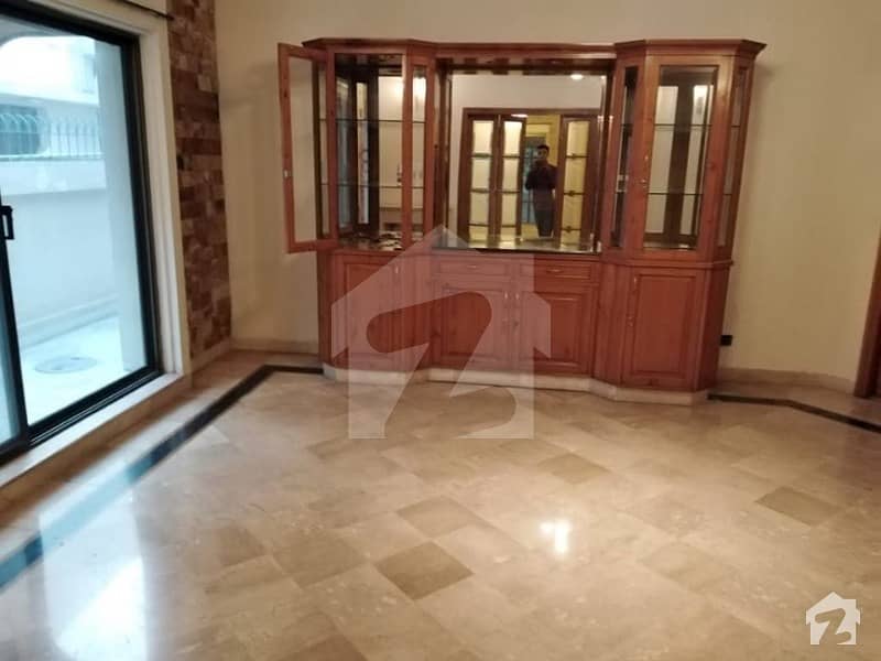 32 Marla 05 Bed House In Sarwar Colony For Rent Near Park Fully Renovated