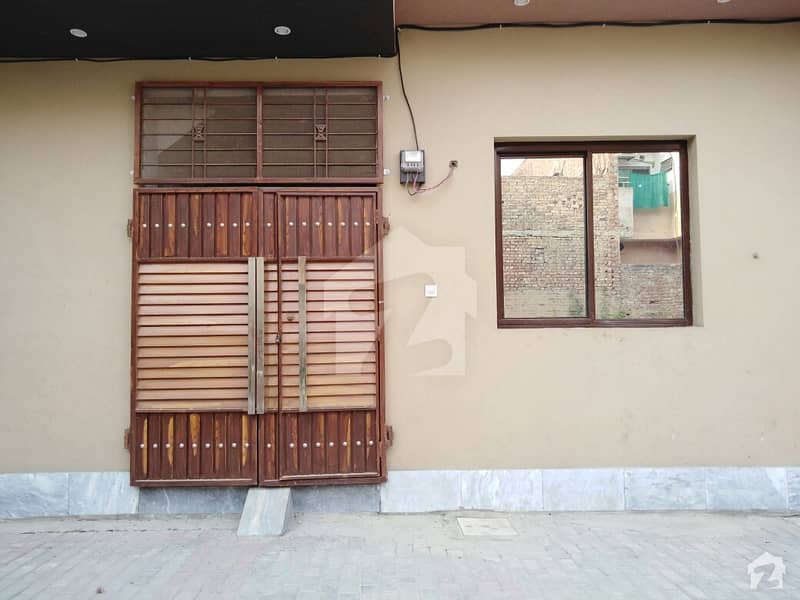 پِیر کالونی لاہور میں 3 کمروں کا 4 مرلہ مکان 75 لاکھ میں برائے فروخت۔