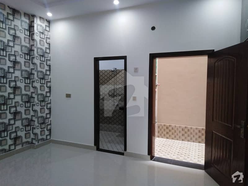 الرحمان گارڈن فیز 2 الرحمان گارڈن لاہور میں 5 کمروں کا 10 مرلہ مکان 50 ہزار میں کرایہ پر دستیاب ہے۔