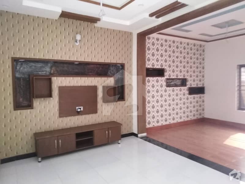 الرحمان گارڈن فیز 2 الرحمان گارڈن لاہور میں 6 کمروں کا 8 مرلہ مکان 50 ہزار میں کرایہ پر دستیاب ہے۔