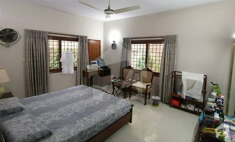 ڈی ایچ اے فیز 4 ڈی ایچ اے کراچی میں 3 کمروں کا 12 مرلہ مکان 6.8 کروڑ میں برائے فروخت۔