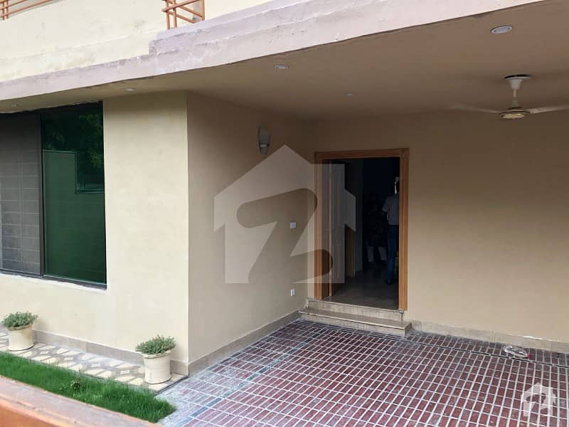 Pchs Near To Dha Phase 4 Aa Block 10 Marla Beautiful Bungalow For Rent