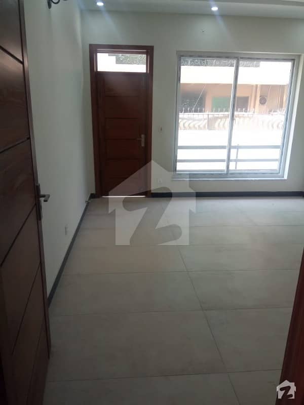 40X80 Upper Portion Of House In G102 Available For Rent