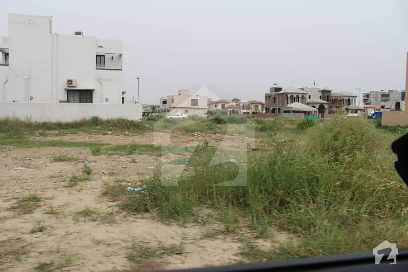 01 Kanal Corner Plot Back Of Avenue 01 Excess Area Paid Reasonable Price Ideal Location For Sale