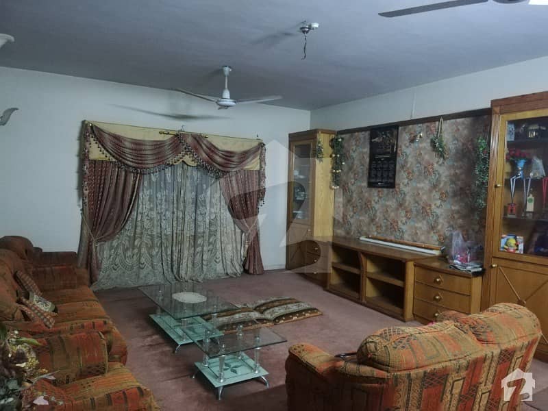 600 Yard 14 Rooms With Huge Parking On 100 Feet Wide Allama Shabbir Ahmed Usmani Road Block 13 D Gulshan E Iqbal Karachi Available For Rent On Commercial Use