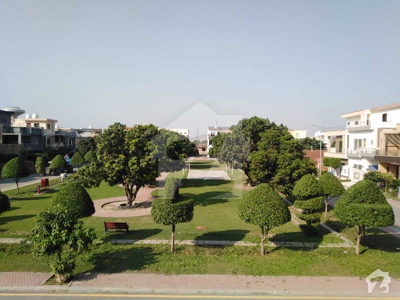 بحریہ ٹاؤن گلبہار بلاک بحریہ ٹاؤن سیکٹر سی بحریہ ٹاؤن لاہور میں 17 مرلہ رہائشی پلاٹ 1.4 کروڑ میں برائے فروخت۔