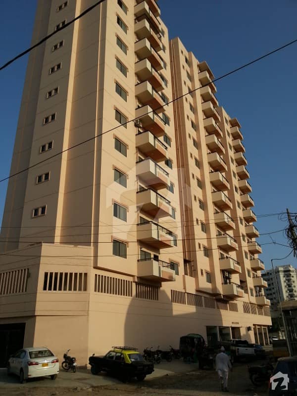 کلفٹن ۔ بلاک 2 کلفٹن کراچی میں 3 کمروں کا 11 مرلہ فلیٹ 3.55 کروڑ میں برائے فروخت۔