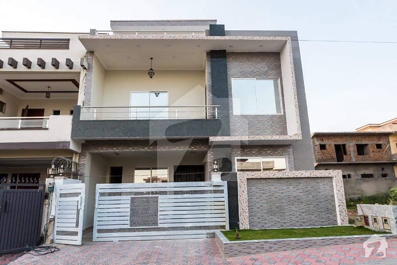 Triple Storey Brand New House For Sale Going Cheap