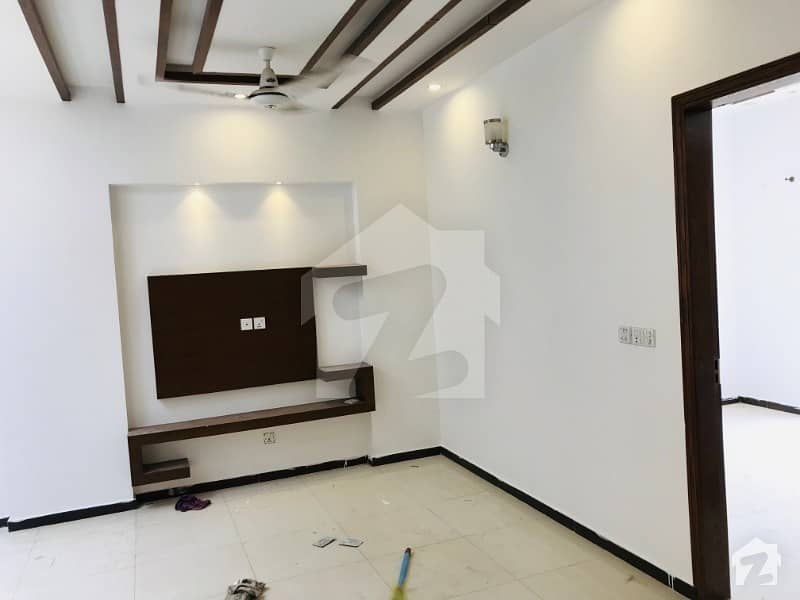 5 marla slightly use house available for rent in State life housing society phase 1 Lahore