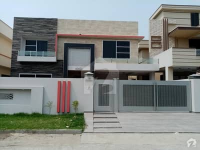 Well-Built House Available On Good Location Well-Built House Available On Good Location