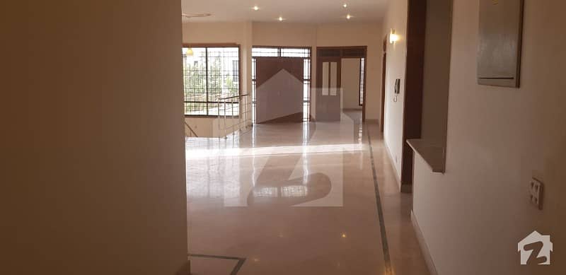 Dha Phase 8 500 Sq Yards Portion For Rent 3 Bedrooms