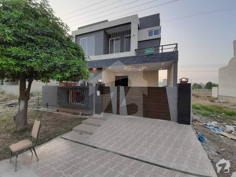 10 Marla Modern Designer Villa For Sale In Wapda City Faisalabad
