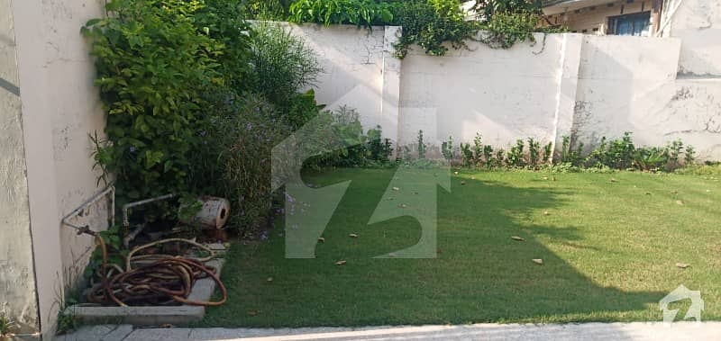 ماڈل ٹاؤن لاہور میں 4 کمروں کا 1 کنال مکان 3.5 کروڑ میں برائے فروخت۔