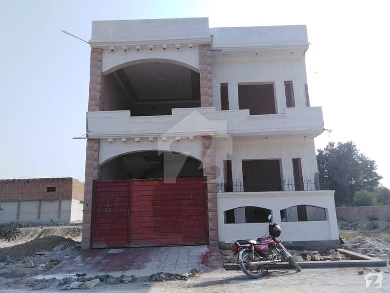 گلبرگ کمرشل بہاولپور یزمان روڈ بہاولپور میں 4 کمروں کا 5 مرلہ مکان 75 لاکھ میں برائے فروخت۔