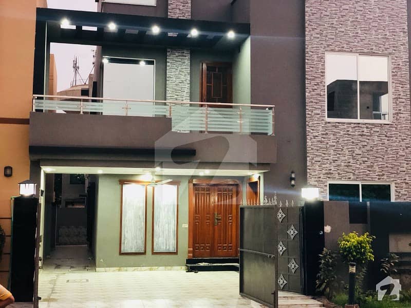10 Marla Ideal Stylish Brand New House For Rent In Bahria Town Lahore