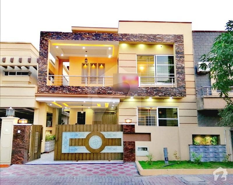 Out Class 10 Marla House For Sale In Bahria Town