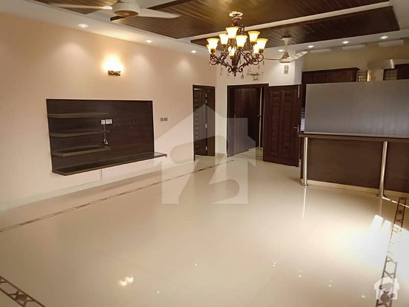 1 Kanal Upper Portion Is Available On Rent With Separate Gate Well Condition