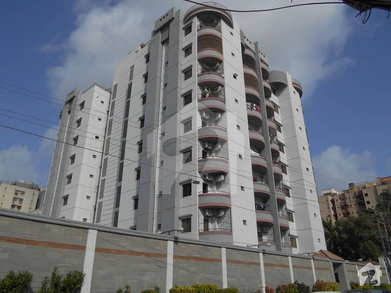 فریرے ٹاؤن کراچی میں 5 کمروں کا 9 مرلہ فلیٹ 4 کروڑ میں برائے فروخت۔