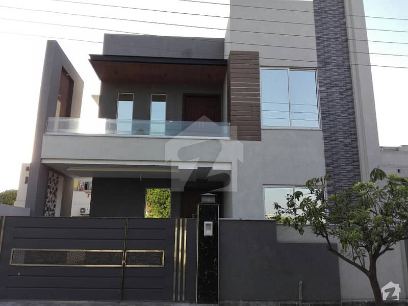 واپڈا سٹی فیصل آباد میں 3 کمروں کا 10 مرلہ مکان 1.6 کروڑ میں برائے فروخت۔