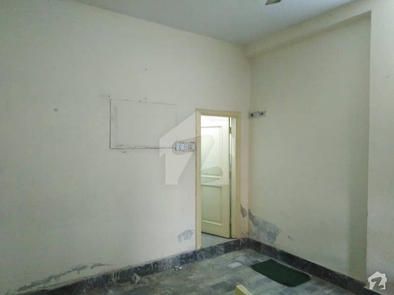 کینٹ پشاور میں 4 کمروں کا 4 مرلہ فلیٹ 24 ہزار میں کرایہ پر دستیاب ہے۔