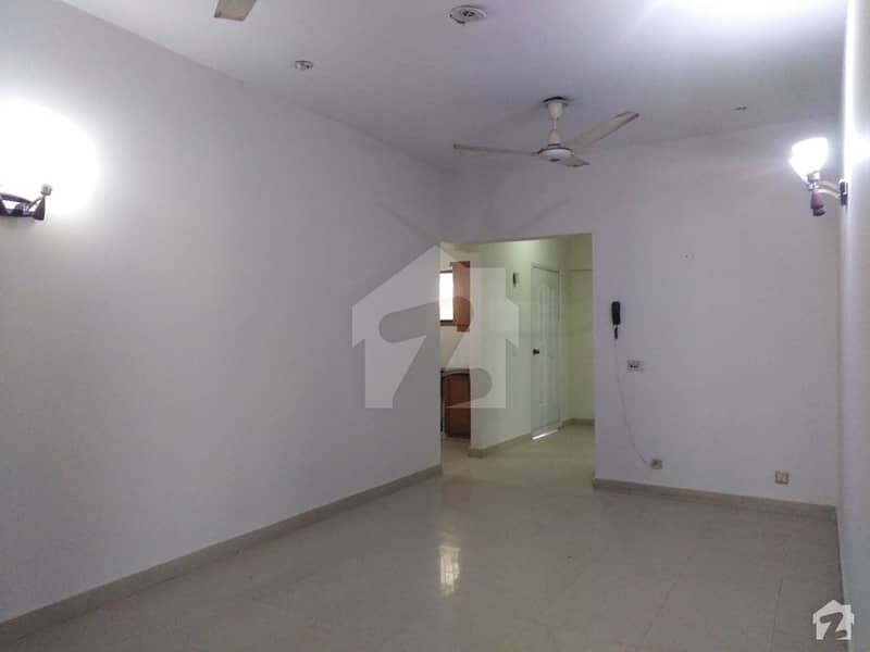 کلفٹن ۔ بلاک 3 کلفٹن کراچی میں 3 کمروں کا 7 مرلہ فلیٹ 2.1 کروڑ میں برائے فروخت۔