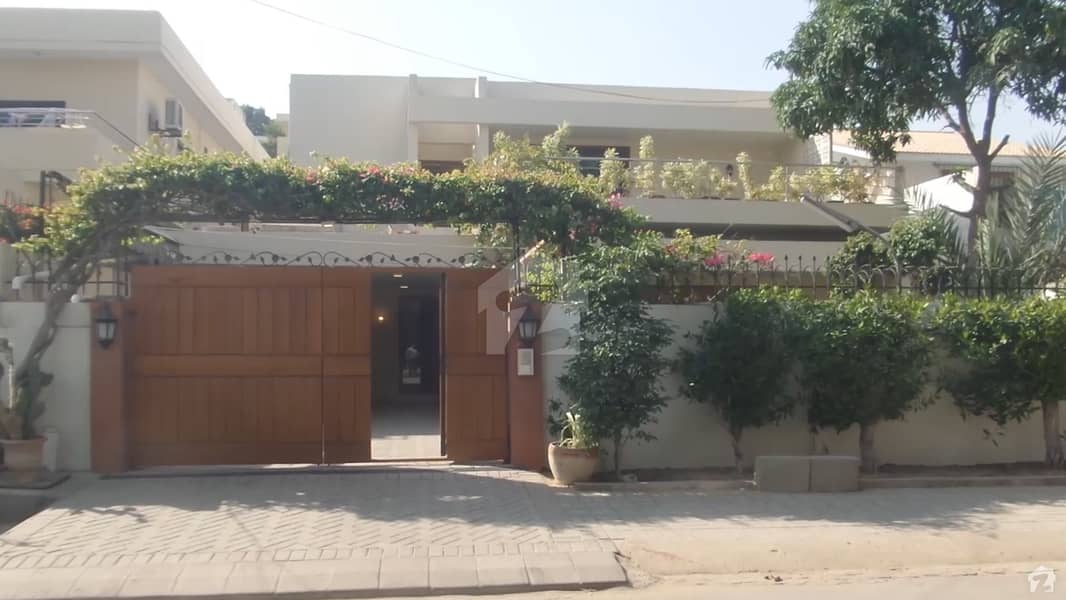 ڈی ایچ اے فیز 5 ڈی ایچ اے کراچی میں 4 کمروں کا 18 مرلہ مکان 9.8 کروڑ میں برائے فروخت۔