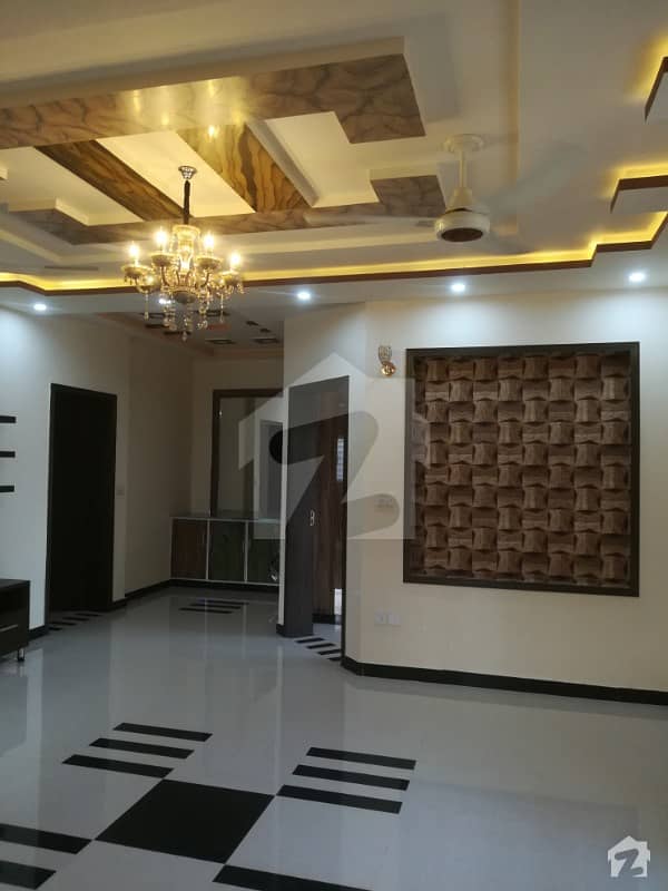 ائیر لائن ہاؤسنگ سوسائٹی لاہور میں 5 کمروں کا 10 مرلہ مکان 2.5 کروڑ میں برائے فروخت۔