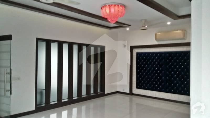 Islam Estate Offer Kanal New Upper Portion With 3 Beds Available For Rent