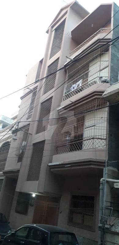 پی ای سی ایچ ایس بلاک 6 پی ای سی ایچ ایس جمشید ٹاؤن کراچی میں 3 کمروں کا 6 مرلہ بالائی پورشن 1.35 کروڑ میں برائے فروخت۔